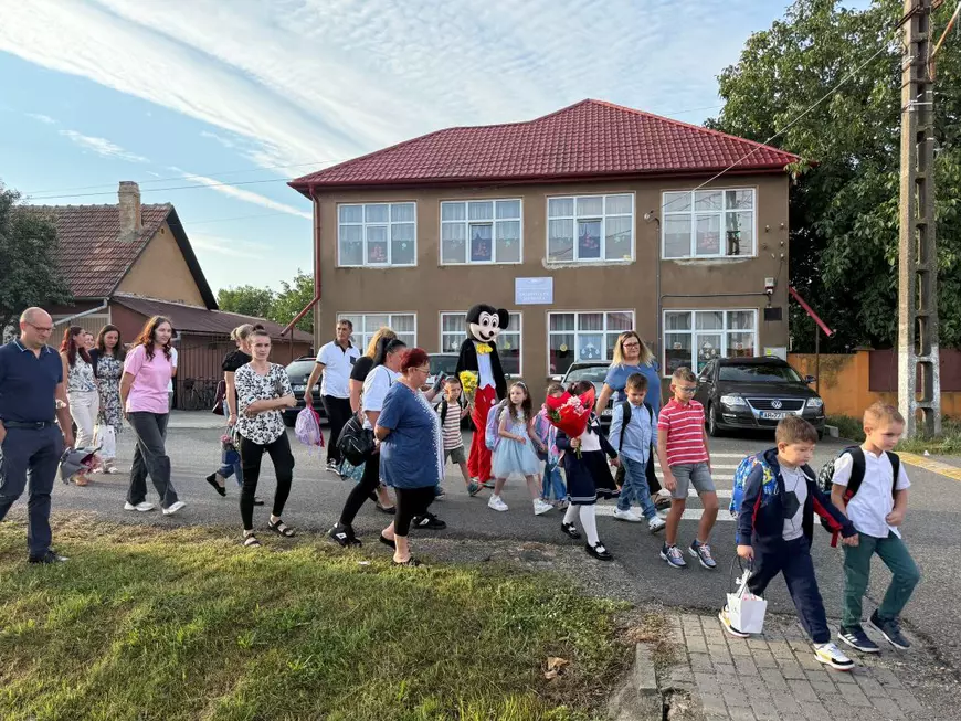 Cum a fost transformată o școală cu toaletă în curte și soareci în clase într-un hub educațional de secol XXI. Director: „Elevii de la țară trebuie să aibă aceleași șanse ca și cei de la oraș”