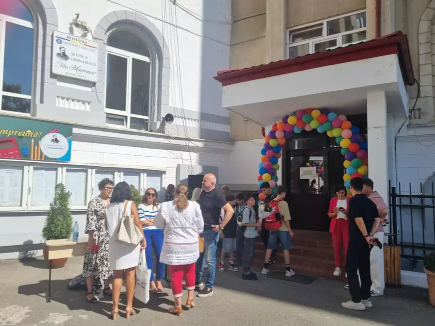Cum s-a boicotat prima zi de școală la un liceu de top din București: clase pustii, profesori revoltați și elevi care s-au întâlnit pentru a merge la suc