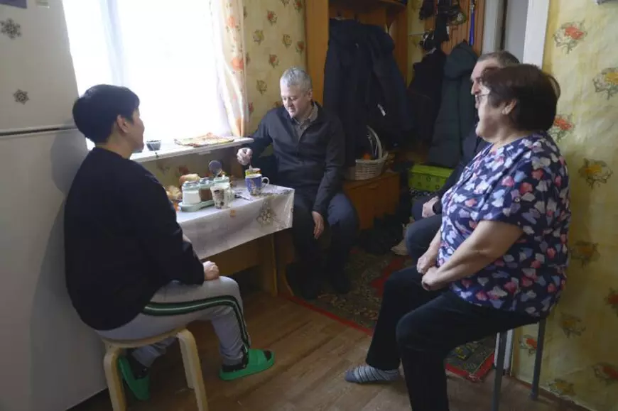 Locul r&#259;mas f&#259;r&#259; b&#259;rba&#539;i din cauza r&#259;zboiului: &bdquo;Ne-au declarat sat al gloriei militare ruse, dar nu avem canalizare, casele cad pe noi, nici n-are cine s&#259; mai taie lemne&rdquo;