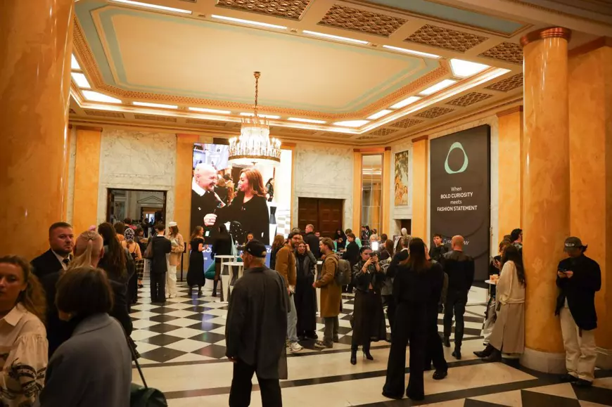 Fashion Talk by IQOS, prezentat de Zarug la Mercedes-Benz Bucharest Fashion Week. Moda a depășit limitele catwalk-ului