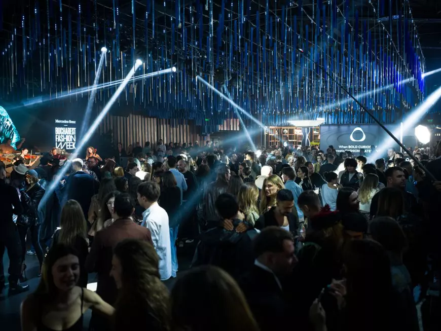 Fashion Talk by IQOS, prezentat de Zarug la Mercedes-Benz Bucharest Fashion Week. Moda a depășit limitele catwalk-ului