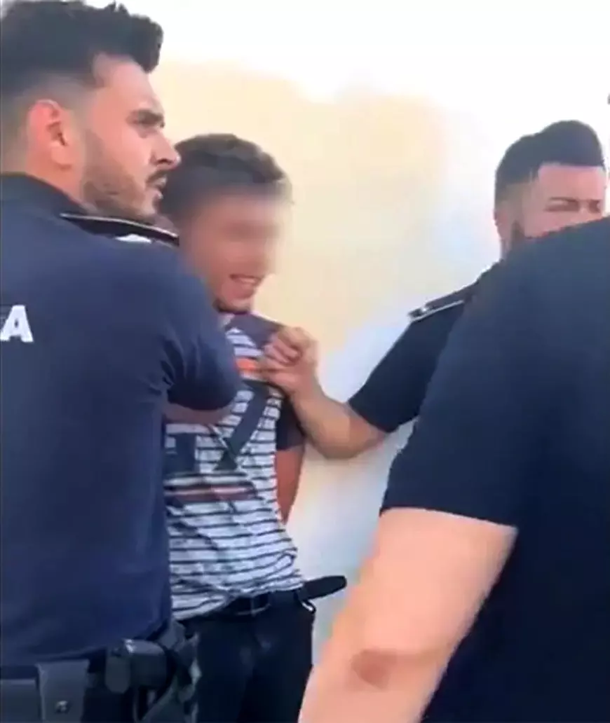 Imobilizat de polițişti imediat după crimă, Mario F. râdea. Oamenii legii au fost frapați de lipsa lui de empatie şi de seninătatea cu care povestea cum şi-a înjunghiat victimele