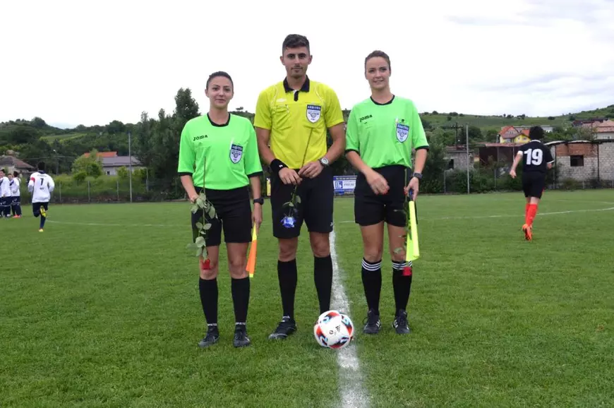 Arbitru acuzat că a amenințat o jucătoare cu eliminarea pentru că vorbea maghiară, la meci de fotbal în România: „I-a strigat că o va da afară!”
