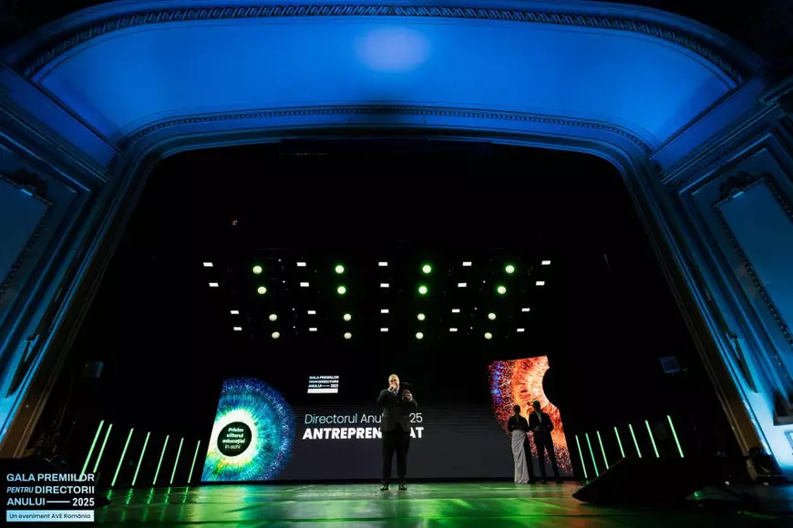 Gala Directorii Anului 2025 și-a premiat câștigătorii. Mariana Stan, directoarea școlii din Dor Mărunt, a primit marele trofeu