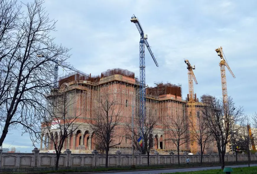 Imagine din timpul construcției Catedralei Naționale