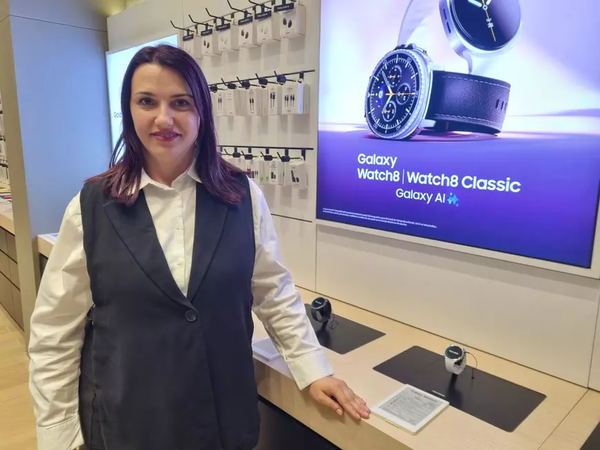 Trei elevi din Brașov au inventat un creion inteligent care-ți vibrează în mână când faci greșeli gramaticale. Cum arată și când va fi lansat pe piață
