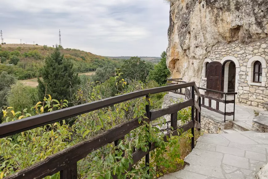 FOTOREPORTAJ Locul din Bulgaria unde românii nu plătesc taxă de intrare. Aici a trăit ocrotitorul Bucureștiului, Sfântul Dimitrie cel Nou Basarabov