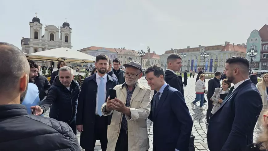 Președintele s-a oprit să salute câțiva timișoreni. Foto: Daniel Dancea