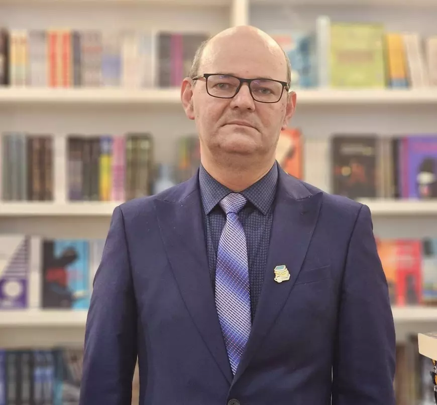 „Școala Altfel”, industria turismului ilegal pe linie de partid. Un avocat explică ce interese se ascund în spatele excursiilor plătite de părinți