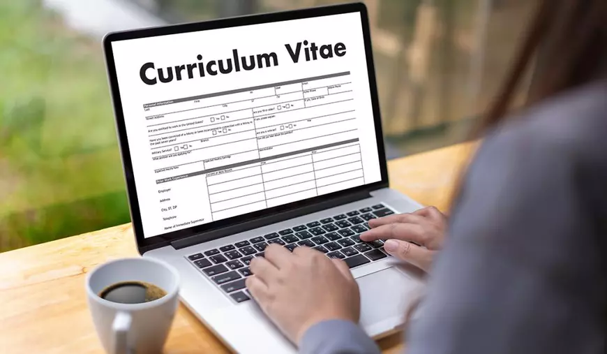 Ce așteptări salariale au tinerii din România la primul job: „4.800-5.000 de lei, în cel mai rău caz”. Zeci de CV-uri trimise fără un răspuns satisfăcător