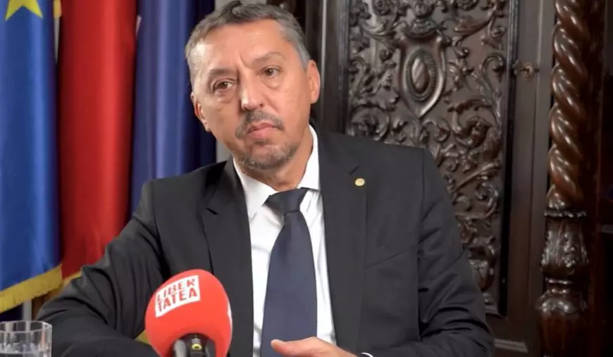 Un director de liceu face profilul elevului analfabet funcțional: „Plictisit, cu zero curiozitate, înghite orice afirmație, cu cât mai aberantă, cu atât mai bine”