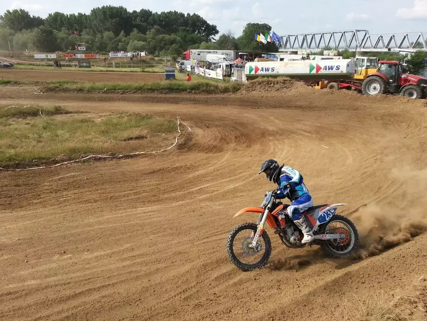 Cum și-a falsificat ministrul apărării Ionuț Moșteanu primul CV ca membru al Guvernului. Universitatea Athenaeum: „Nu a fost niciodată student la noi