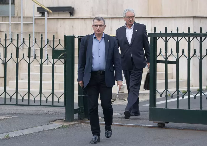 Guvernul „coace” o nouă reducere a cheltuielilor de personal din învățământ. Sindicatele anunță o criză fără precedent și ies mâine în stradă: „Vom picheta Ministerul Educației”