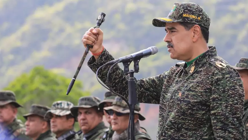 Nicolas Maduro ține un discurs în fața unor soldați adunați într-un poligon din Caracas Foto: Profimedia