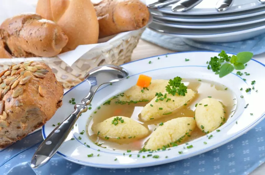 Supă de pui cu găluște