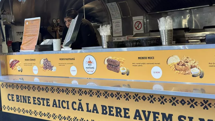 Cât costă trei mici cu cartofi la Târgul de Crăciun București 2025, Drumul Taberei. Avem prețurile pentru sarmale, cârnați și tochitură