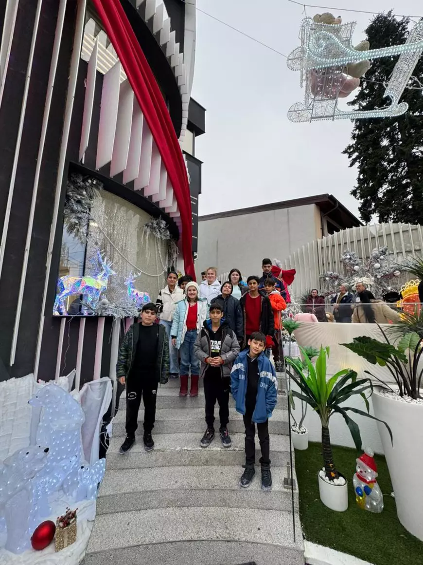 Swiss Clinics și Valentin Burada aduc magia Crăciunului în inimile copiilor din centrele de zi, printr-o amplă acțiune socială realizată alături de DGASPC și ONG-uri partenere