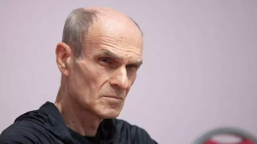 Cristian Tudor Popescu are 69 de ani și a lucrat în presa scrisă din 1990