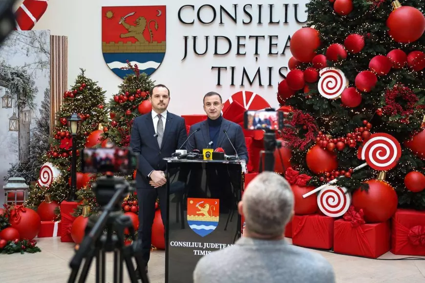 Cât a costat împodobirea festivă a „celui mai instagramabil loc din Timișoara” și a Consiliului Județean Timiș. Motivul pentru care achizițiile nu apar pe SEAP