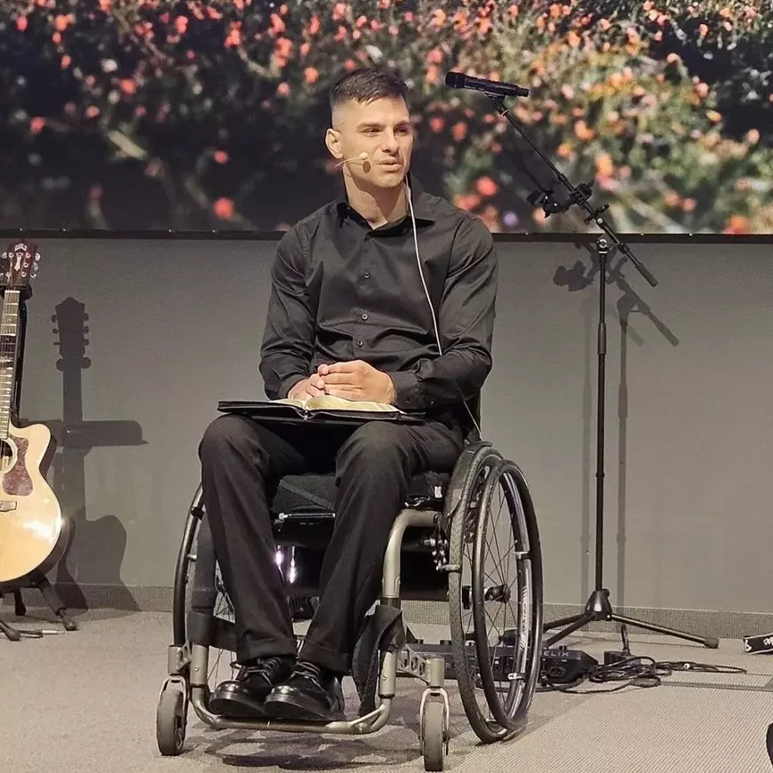 Cum a învățat un fost ofițer de poliție să trăiască după ce a rămas paralizat în urma unui accident: „Să fii puternic este o alegere”