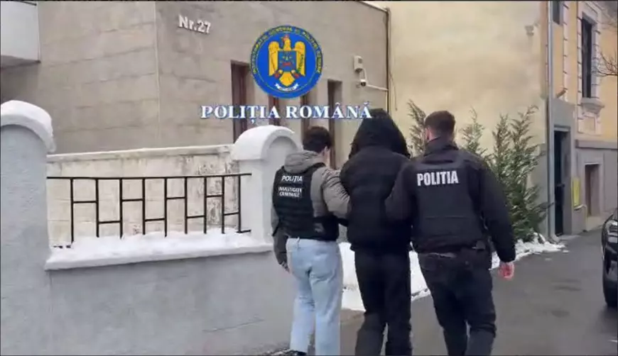 Românul suspectat că și-a ucis mama, cardiologă în Franța, prins de mascați la Cluj, în timp ce se plimba prin mall