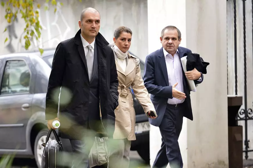 Sorin Alexandrescu sosește alături de Camelia Voiculescu la sediul Înaltei Curți de Casație și Justiție. Foto Hepta