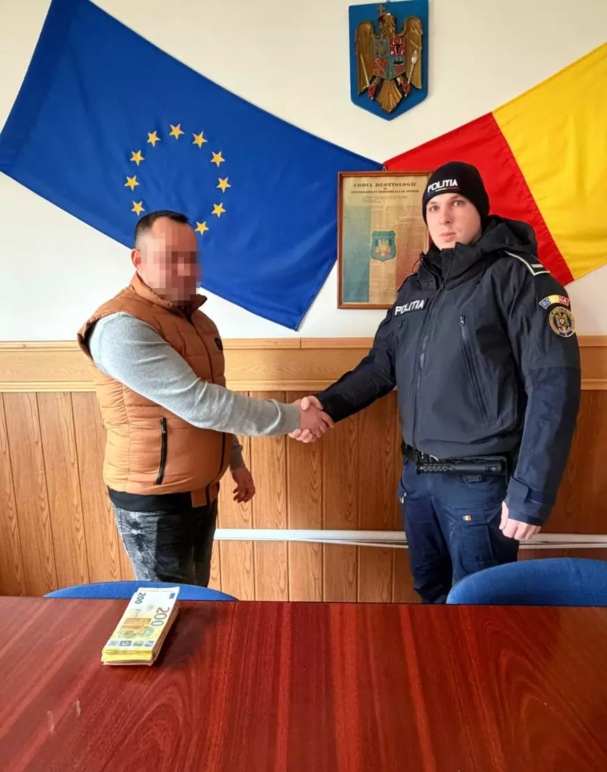 Un bărbat din Fetești, care a mers la bancomat să depună 30.000 de euro, a rămas fără o parte din bani în câteva clipe