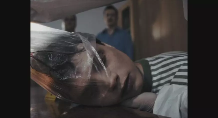 „Cu toate acestea, modus operandi-ul era identic la fiecare victimă - asfixiată cu o pungă transparentă, care era legată cu o sfoară la baza gâtului. 