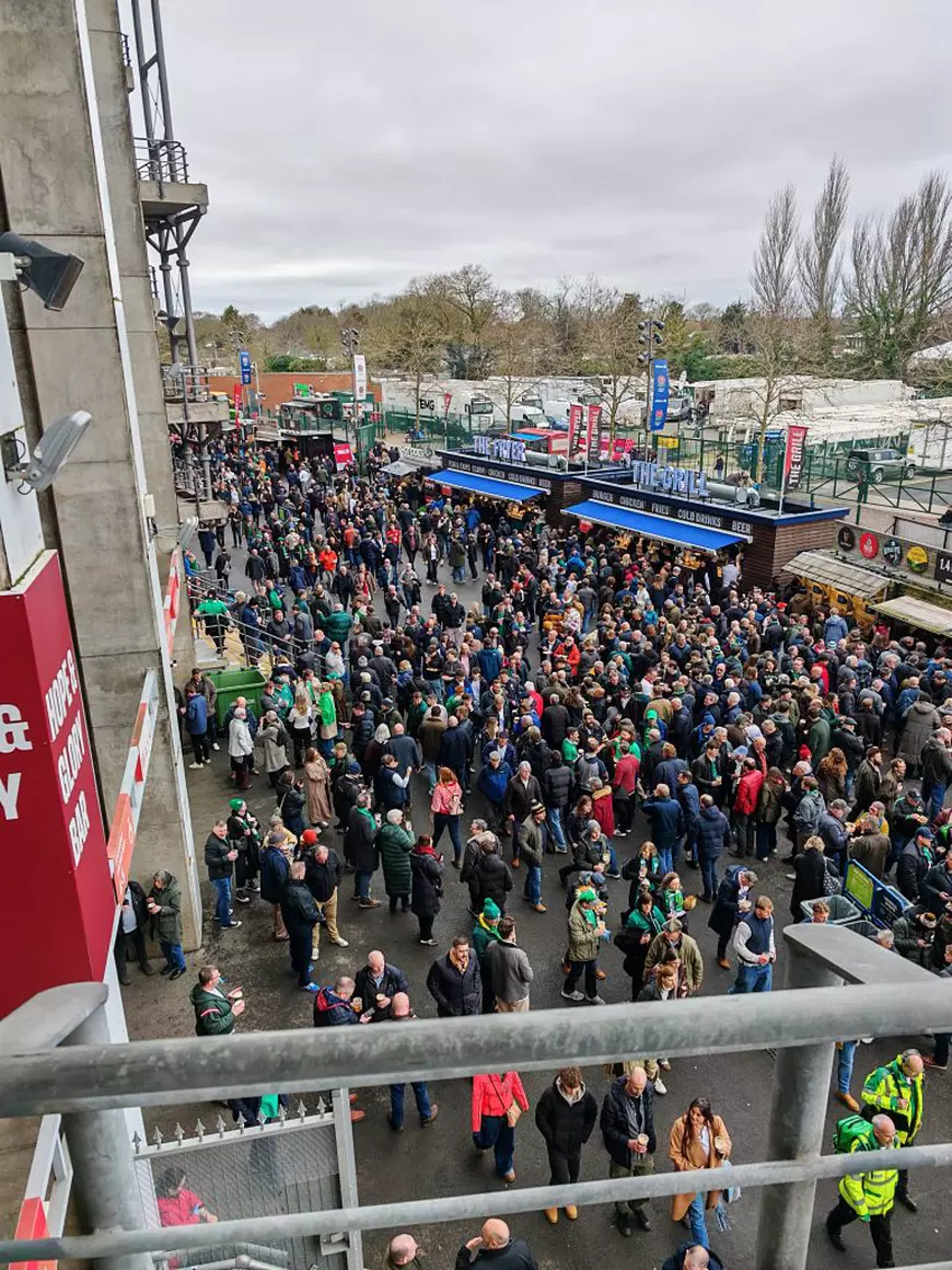 Ce primești la Londra pentru 740 de euro, în afară de locuri în tribună la meciul istoric de rugby Anglia- Irlanda