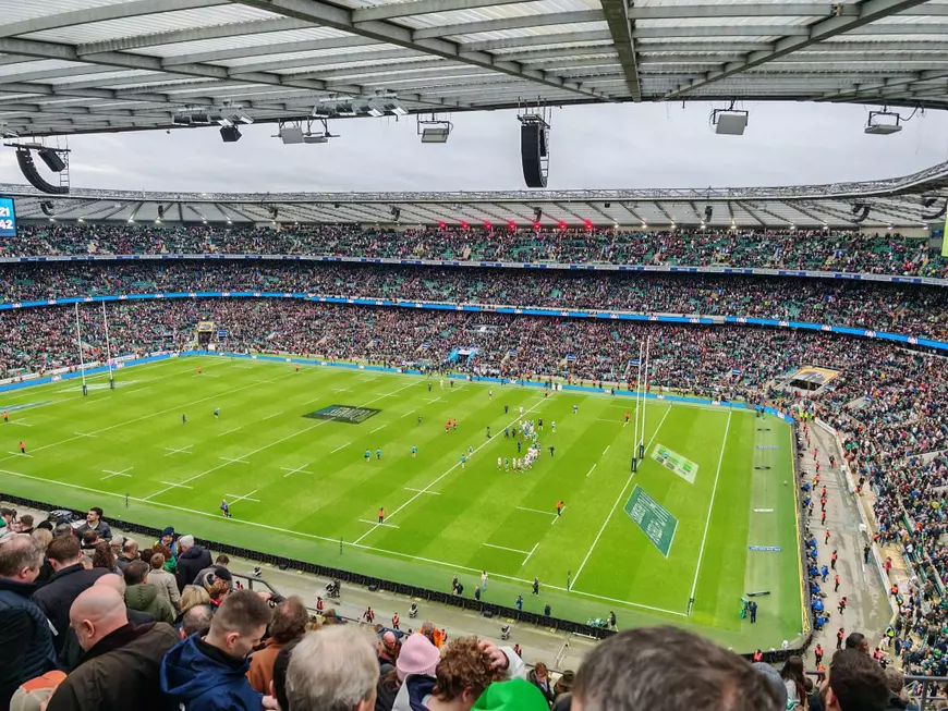 Ce primești la Londra pentru 740 de euro, în afară de locuri în tribună la meciul istoric de rugby Anglia- Irlanda