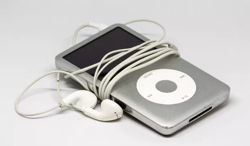 Helsinki, Finlanda – septembrie 2021 iPod Classic, player media portabil produs de Apple Inc.