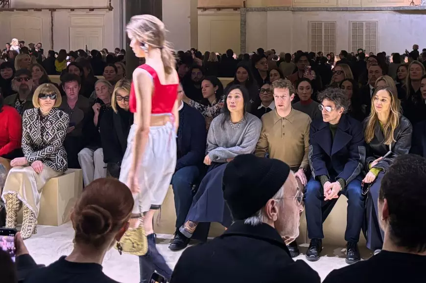 Cum au apărut Mark Zuckerberg și soția lui, Priscilla Chan, la Milano Fashion Week. Au stat în primul rând la prezentarea Prada