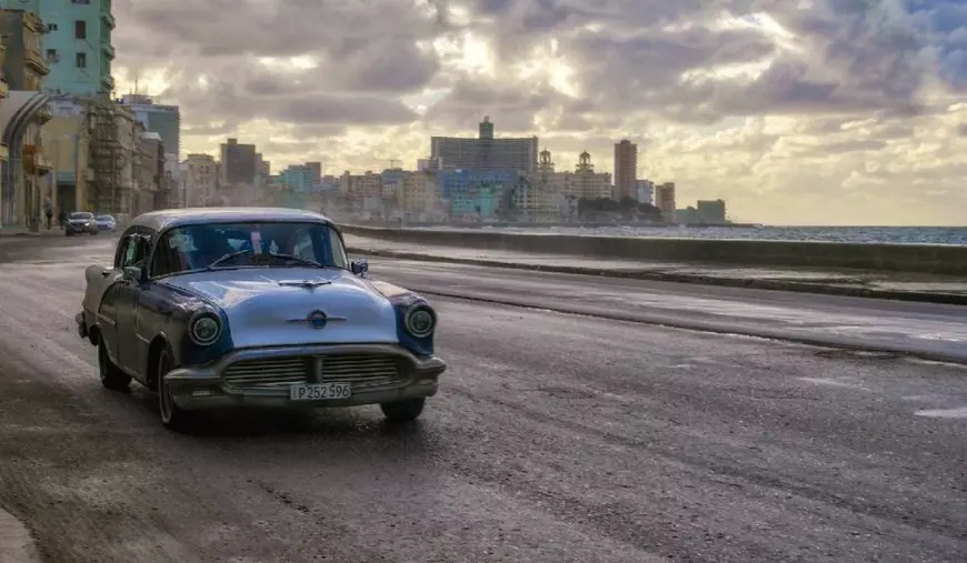 Experiența unei românce în Cuba: aspirina, paracetamolul sau săpunul sunt un lux, mașinile torc nostalgic și sunt ca niște jucării dintr-o poveste