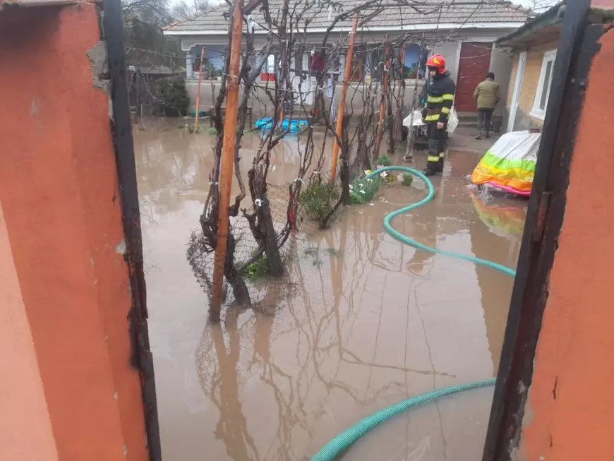 Tornadă și grindină de mari dimensiuni, în Teleorman. Avertizări ANM de fenomene meteorologice periculoase