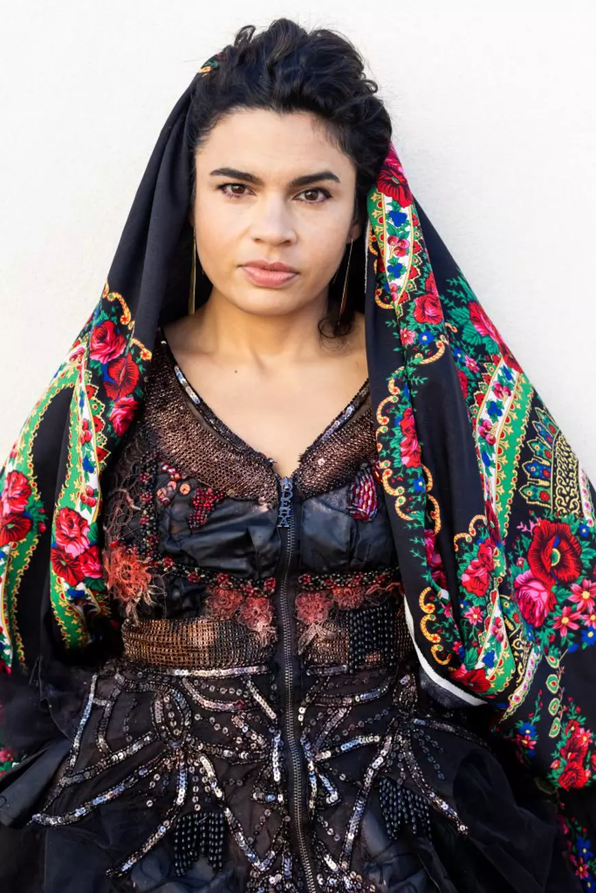„Gipsy Queen”, o poveste universală despre românii plecați și lupta pentru un trai mai bun. Actrița Alina Șerban: „Educația încă este singura opțiune validă pentru a putea ieși din sărăcie”