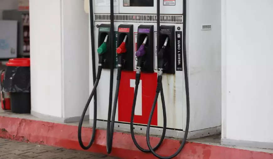 Pompă carburanți. Contiuă să crească prețul benzinei și motorinei