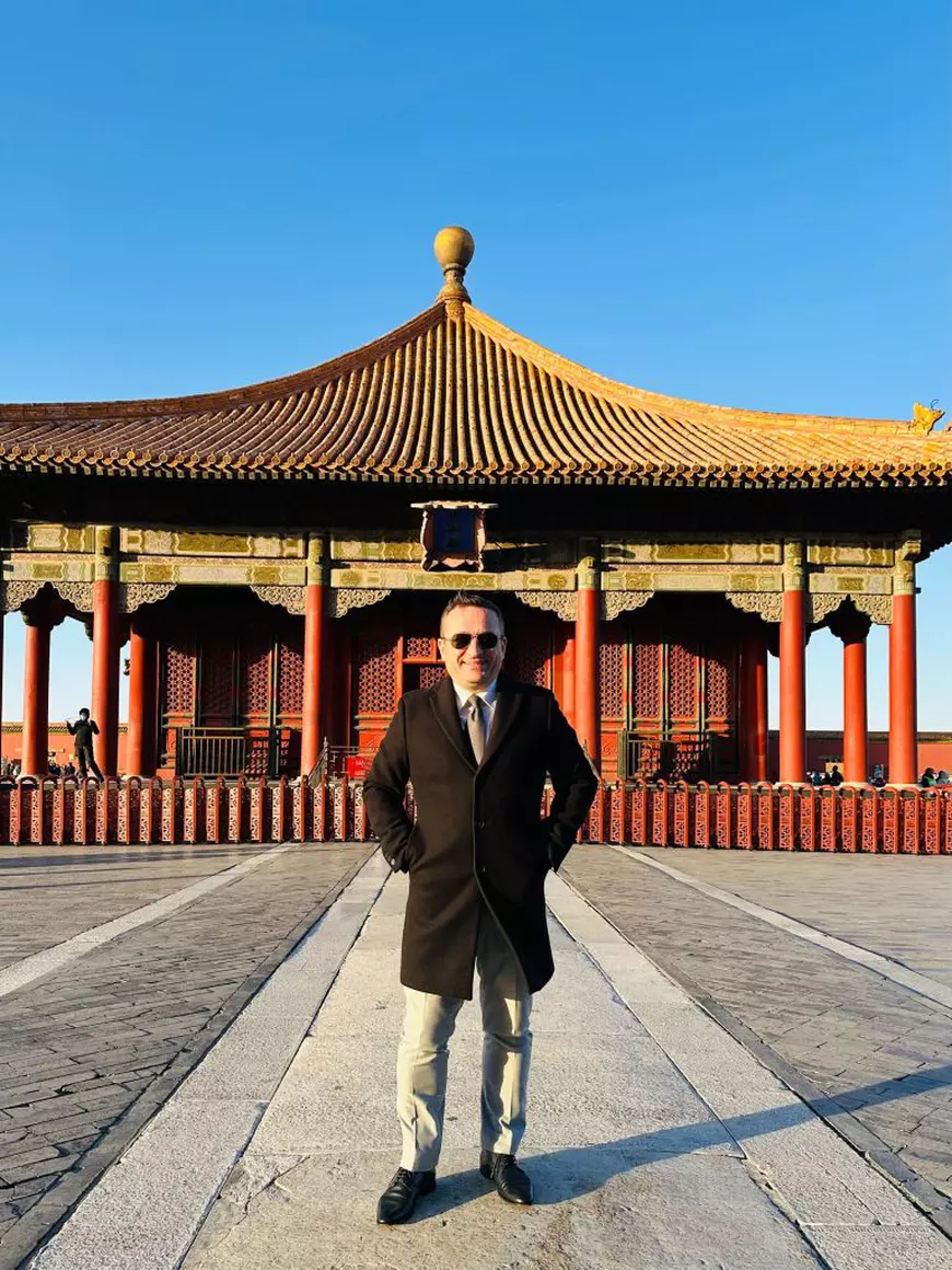 Sociologul Bogdan Bucur, despre manelizarea României și exodul elevilor în Dubai: „Este destinația unei morți spirituale. Ce ar putea învăța copiii de la niște palmieri?”