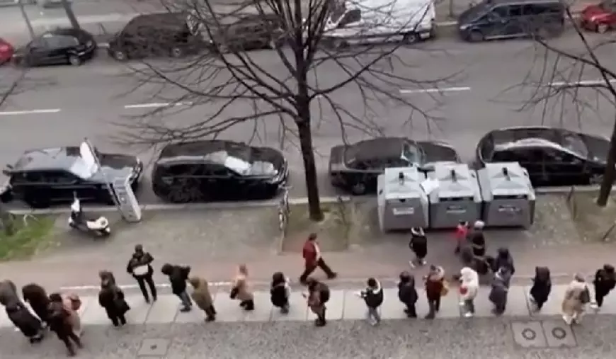 Coadă de 200 de metri la vizionarea singurului apartament de închiriat într-un bloc, în Berlin: „Cine îl ia, plânge de fericire”