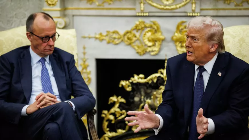 Președintele SUA, Donald Trump, vorbește în timpul unei întâlniri bilaterale cu cancelarul german Friedrich Merz în Biroul Oval al Casei Albe, la 3 martie 2026, în Washington, D.C.