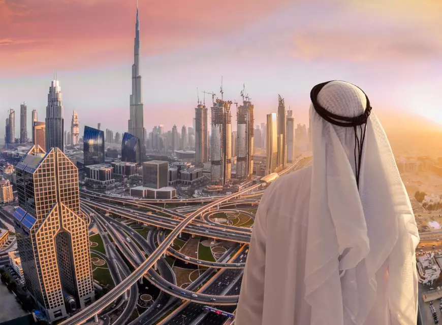 Sociologul Bogdan Bucur, despre manelizarea României și exodul elevilor în Dubai: „Este destinația unei morți spirituale. Ce ar putea învăța copiii de la niște palmieri?”