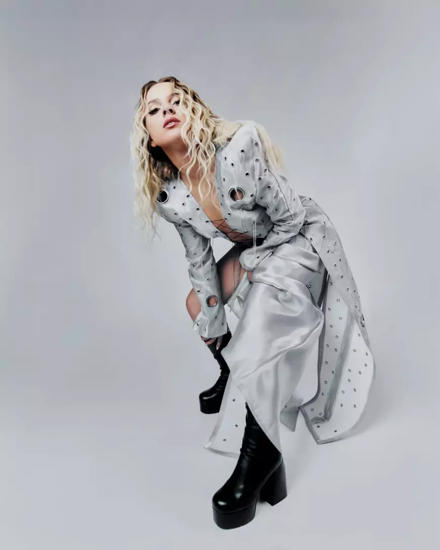 Între operă și lăutărie. ILINCA, artista independentă care-și dorește să aibă ceva de spus: „Simt că am responsabilitatea de a vorbi despre lucrurile care mă ard”