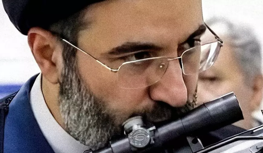 Mojtaba Khamenei, fiul ayatollahului Ali Khamenei, a fost numit noul lider suprem al Iranului, după ce tatăl său a fost ucis în timpul atacurilor comune americano-israeliene..
