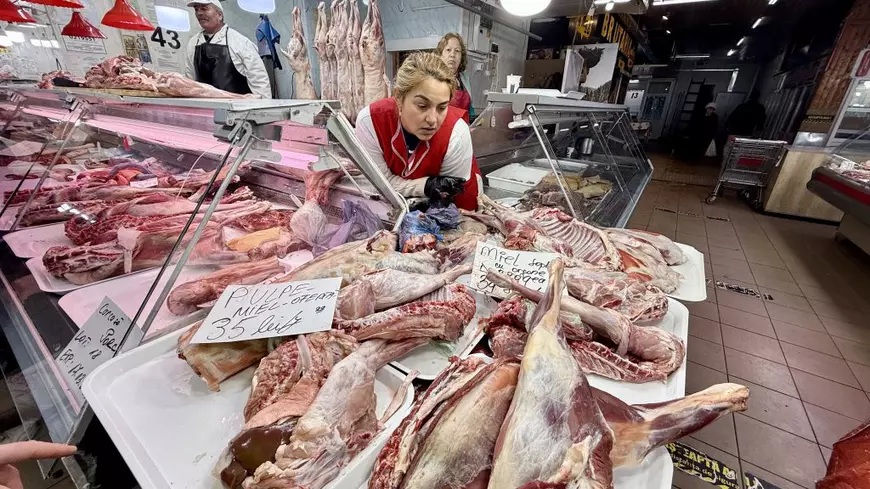 Am mers în Obor să vedem cât costă kilogramul de carne de miel pentru Paște 2026. Foto: Libertatea