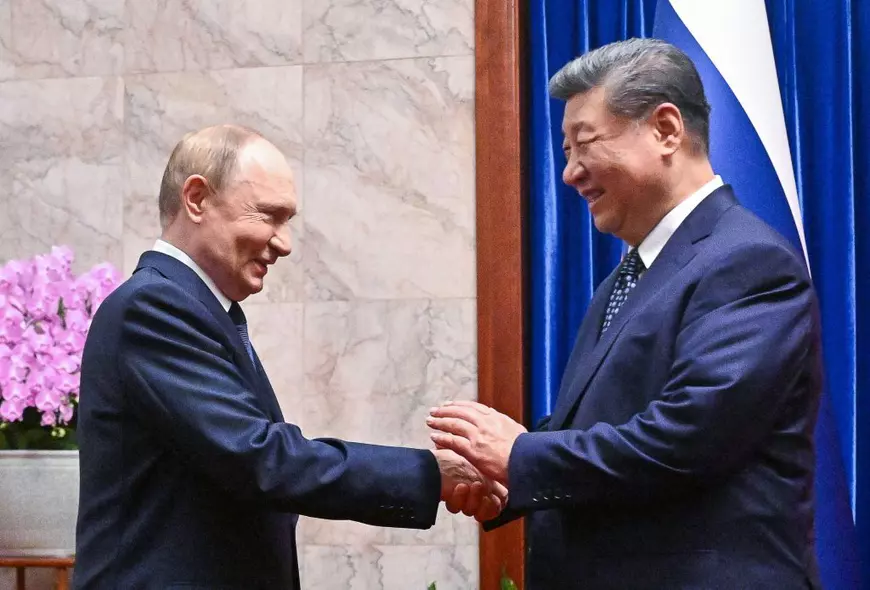 Președintele rus, Vladimir Putin se întâlnește cu președintele Chinei, Xi Jinping. Foto: Hepta
