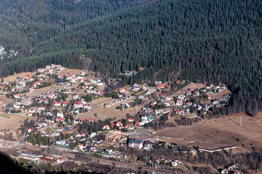 Poteca Regală din Sinaia - drumul de la Peleş la Poiana Stânii - Imagine panoramică asupra localităţii Poiana Ţapului de la Stâncile lui Franz Joseph.