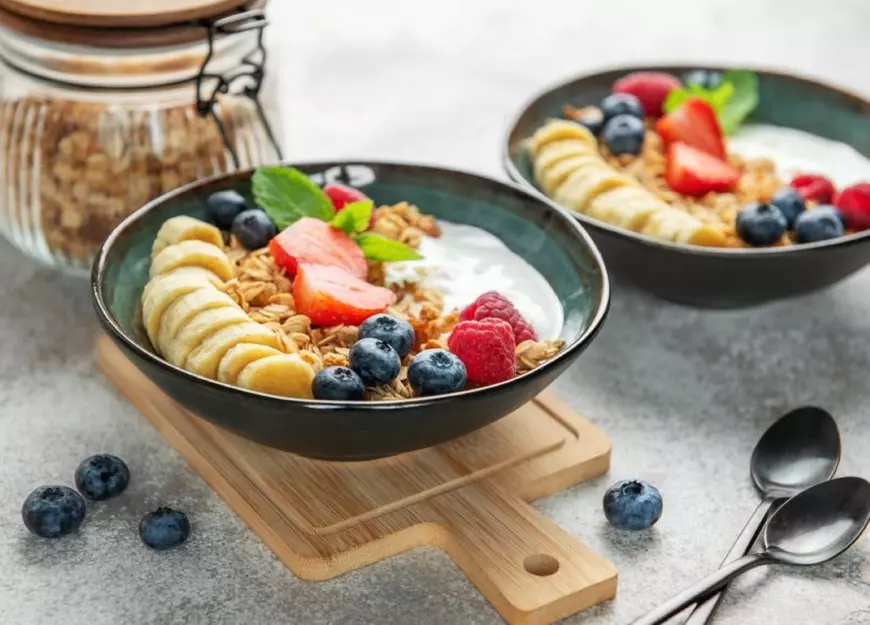 Bananele pot fi incluse în mai multe preparare ( Foto Shutterstock)