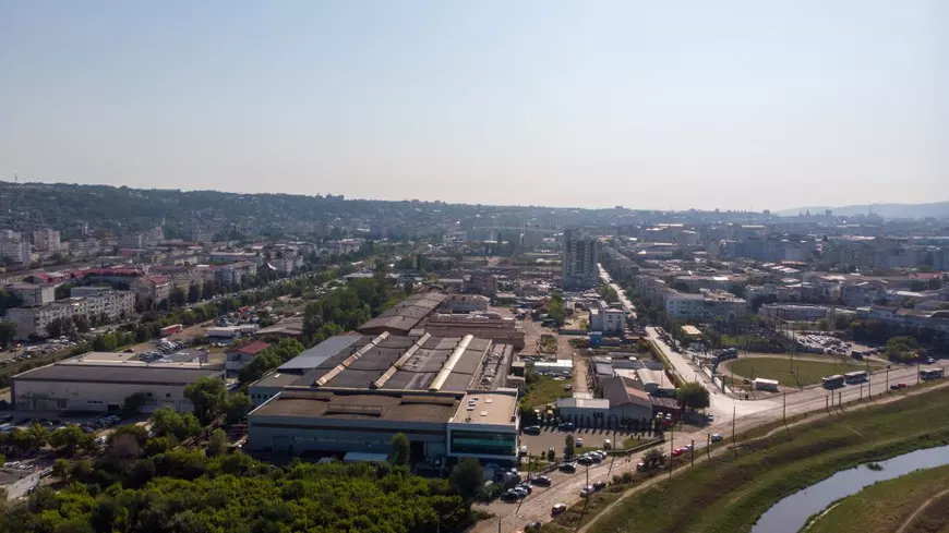 Costul boomului imobiliar pe fostele fabrici comuniste: zeci de mii de navetiști se sufocă zilnic între oraș și periurban. Masterplanul gândit la Iași