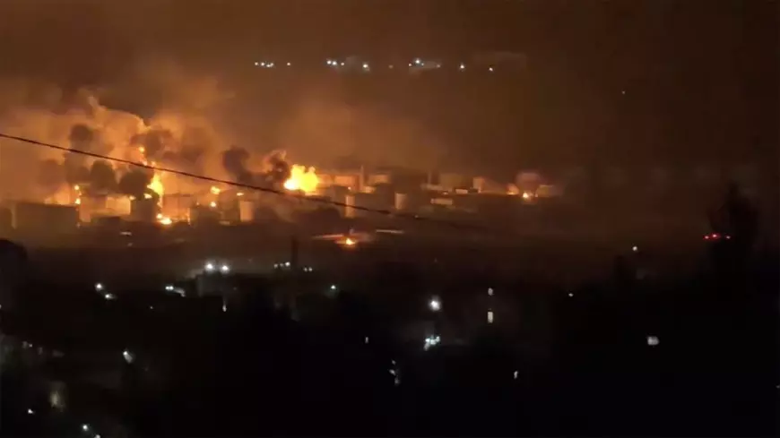 Incendiu puternic la rafinăria din Tuapse după un atac cu drone efectuat de ucraineni Foto: Profimedia