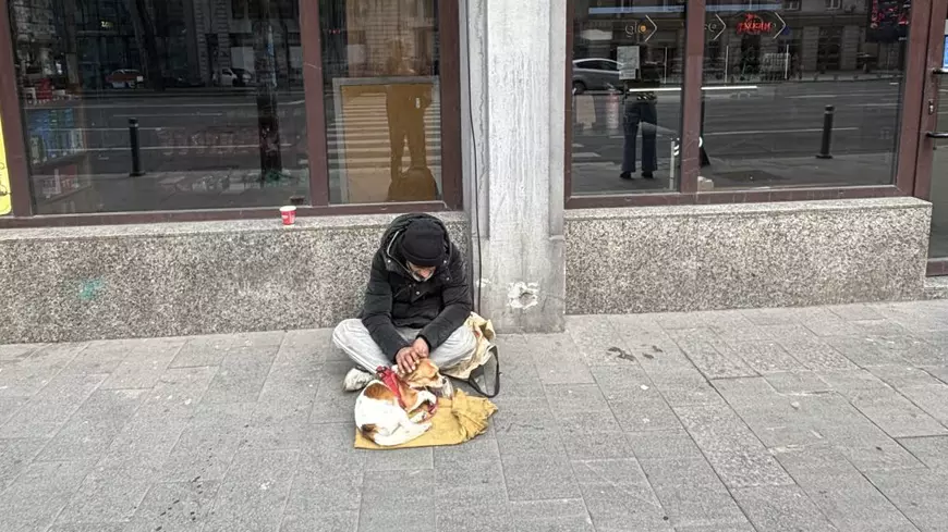 Paștele oamenilor lăsați în voia lui Dumnezeu. Despre Înviere cu oamenii străzii din București