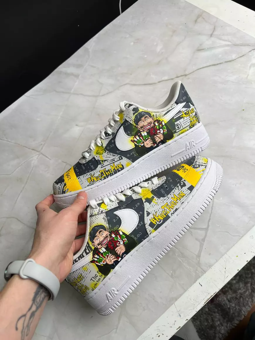 Dennis Măldărășanu face artă pe adidași: „Tata se uită la videoclipurile mele încontinuu”. Cât costă să-ți personalizezi o pereche de sneakerși